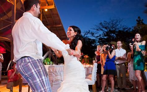 how to dance at a wedding: the art of choosing the right dance floor